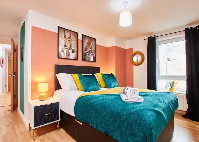 The Sleek Nottingham Gem With Balcony - Sleeps 6