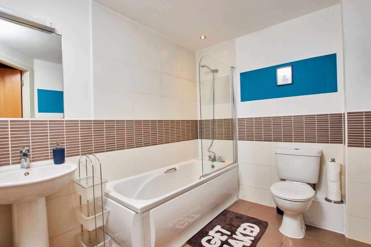 The Sleek Gem With Balcony - Sleeps 6 Nottingham