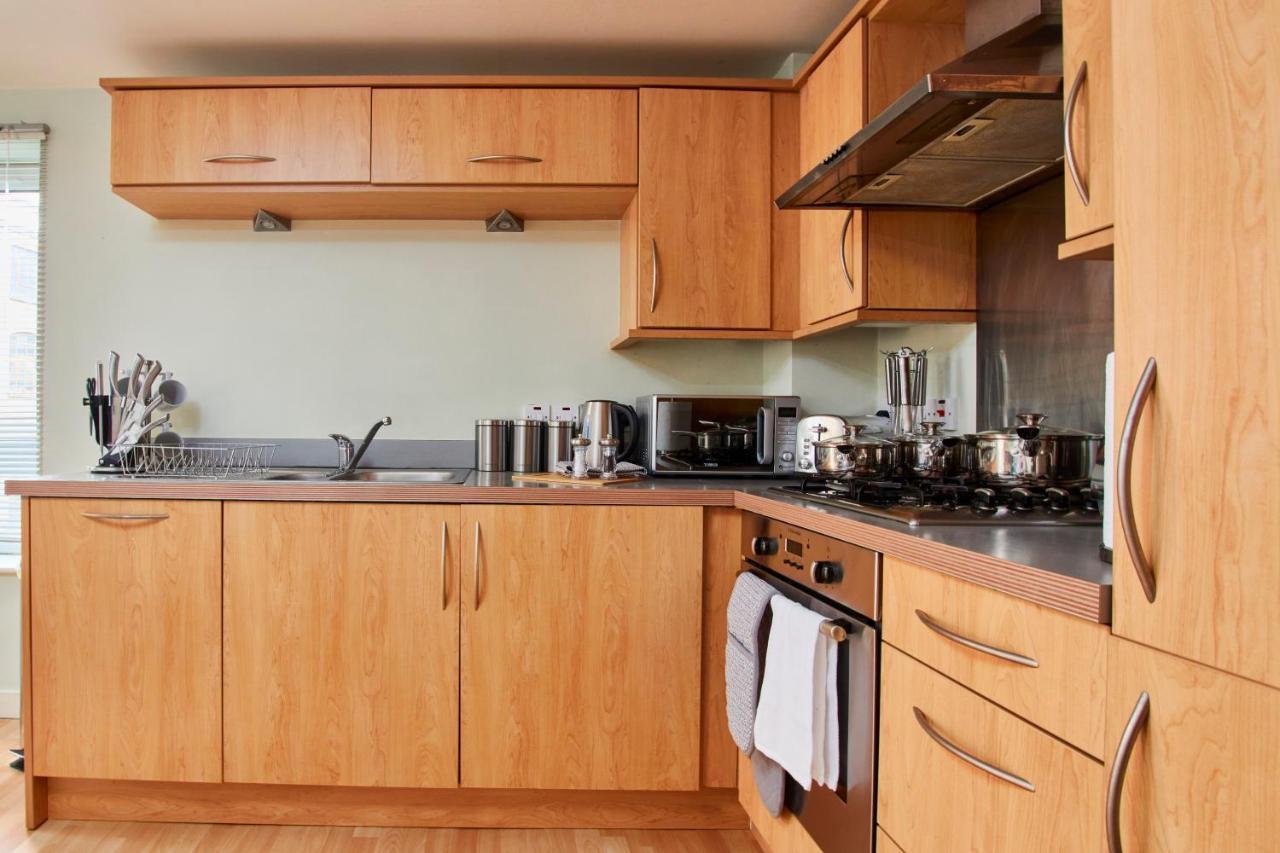 The Sleek Gem With Balcony - Sleeps 6 *